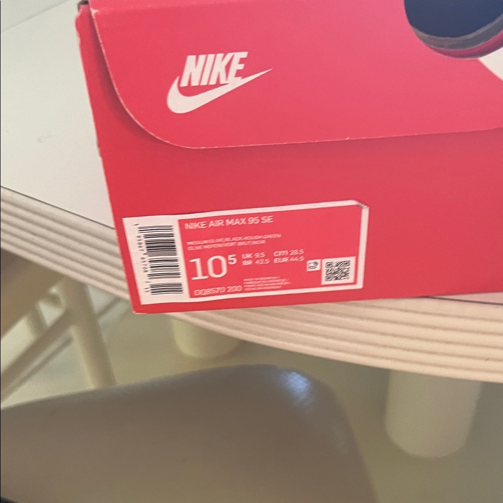 Nike Air Max 95 Olive and Beige Sneakers - Picture 9 of 11